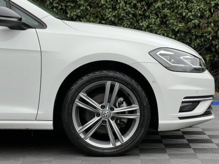 2020 Volkswagen Golf HIGHLINE 2.0 TDI // LEATHER HEATED SEATS // DIGITAL CLUSTER // LANE ASSIST €23,900 thumbnail