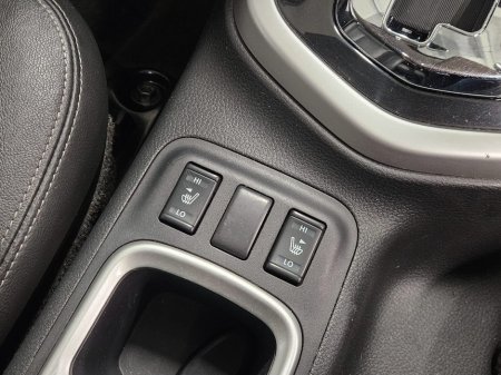 2019 Nissan Navara  thumbnail