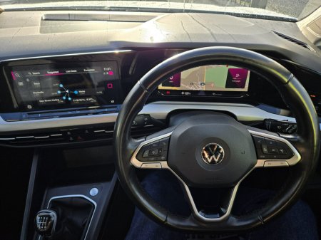 2022 Volkswagen Golf 2.0 TDI 115HP Life €24,950 thumbnail