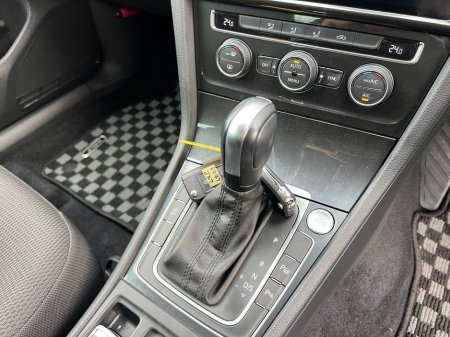 2020 Volkswagen Golf 2.0 TDI * HIGH SPEC * // DIGITAL CLUSTER // APPLE CARPLAY/ANDROID AUTO // DIAMOND CUT ALLOYS €21,900 thumbnail