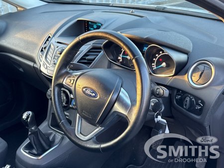 2015 Ford Fiesta - thumbnail 2