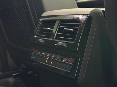 2025 Volkswagen Touareg - thumbnail 18