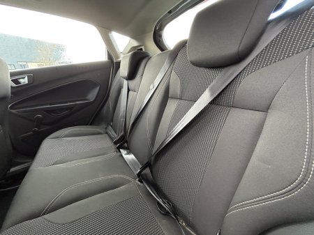 2015 Ford Fiesta - thumbnail 11