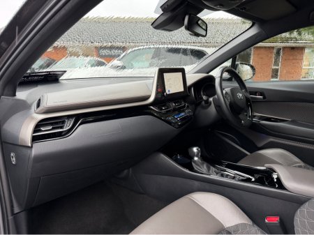 2023 Toyota C-HR HYBRID..Keyless Entry..Apple CarPlay €22,750 thumbnail