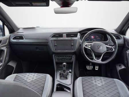 2022 Volkswagen Tiguan Allspace 2.0D AUTO R-LINE "Pan roof above you, DSG doing the work for you — driving doesn’t get easier than this" €44,888 thumbnail