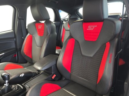 2016 Ford Focus - thumbnail 9