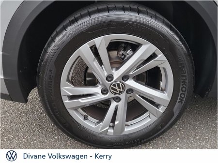 2025 Volkswagen T-Roc AUTO R-LINE 75 1.5 TSI PETROL 150 BHP €39,950 thumbnail