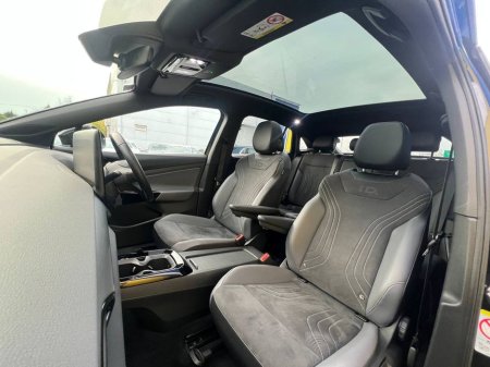 2022 Volkswagen ID.5 PRO FAMILY 77KWH // VERY LOW MILEAGE // PANORAMIC SUNROOF // 360 PARKING SENSORS €31,900