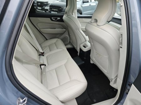 2023 Volvo XC60 - thumbnail 5