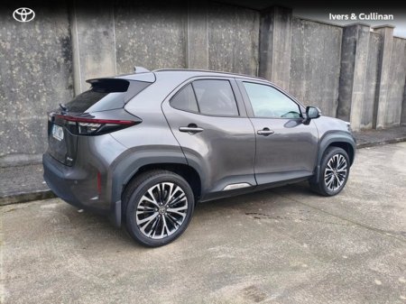 2025 Toyota Yaris Cross - thumbnail 2