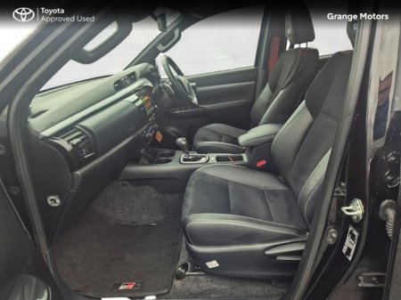 2025 Toyota Hilux 2.8 GR SPORT II CREWCAB €66,950 thumbnail