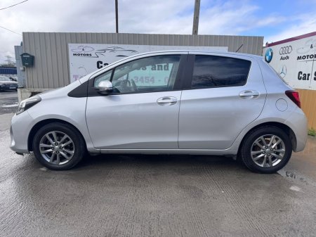 2016 Toyota Yaris - thumbnail 14