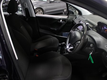 2018 Peugeot 208 - thumbnail 24