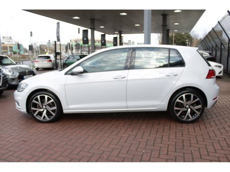 2018 Volkswagen Golf 1.2TSI COMFORTLINE PLUS WITH ONLY 40,000 KMS // BRAND NEW 18 INCH GTI ALLOYS // BUY WITH CONFIDENC AA AND SIMI APPROVED DEALER 2025 // FINANCE ARRANGED // ALL TRADE INS WELCOME // €19,950 thumbnail