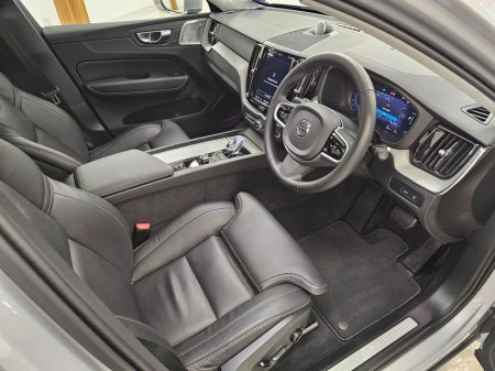 2025 Volvo XC60 - thumbnail 10