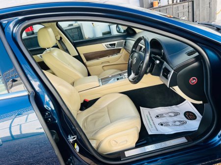 2013 Jaguar XF - thumbnail 10