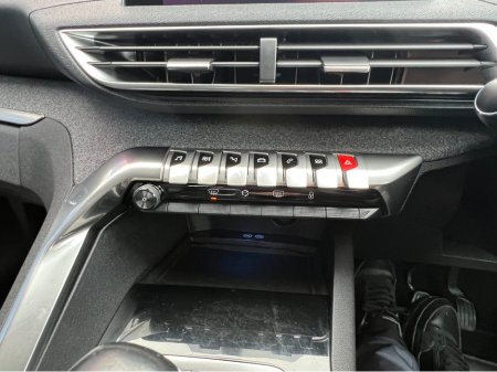 2019 Peugeot 3008 ALLURE 1.5 BLUE HDI 130 6 6.2 4DR €17,900 thumbnail