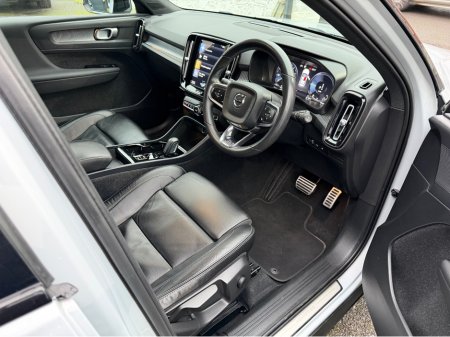 2021 Volvo XC40 - thumbnail 4