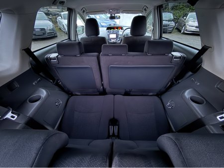 2014 Toyota Prius Alpha - thumbnail 6