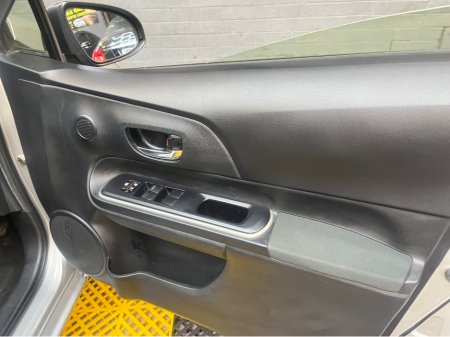 2014 Toyota Aqua - thumbnail 12