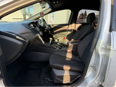 2018 Ford Focus - thumbnail 21