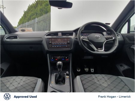 2024 Volkswagen Tiguan - thumbnail 2