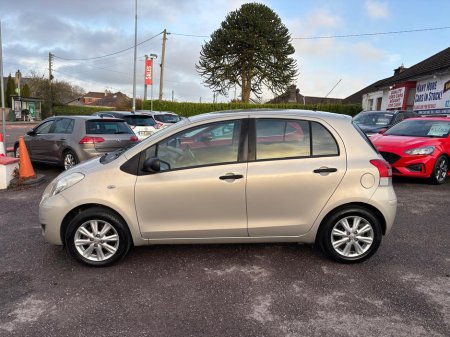 2011 Toyota Yaris - thumbnail 9