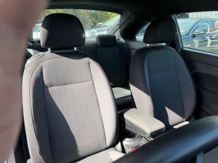 2016 Volkswagen Beetle - thumbnail 15