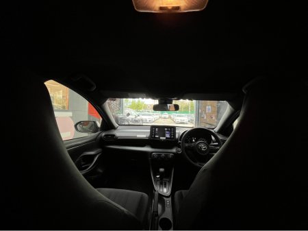 2020 Toyota Yaris - thumbnail 11