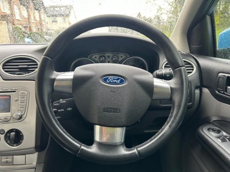 2011 Ford Focus - thumbnail 19