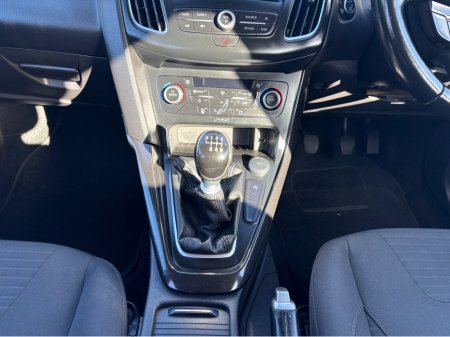 2015 Ford Focus - thumbnail 15