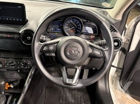 2017 Mazda Demio AUTOMATIC 1.3L SKYACTIV - A/C HEATING CONTROLS €11,950 thumbnail