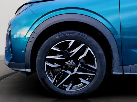 2025 Peugeot 3008 1.2 MHEV PureTech 136bhp eDCS6 Allure €40,950 thumbnail