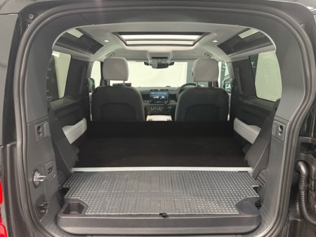 2025 Land Rover Defender - thumbnail 11