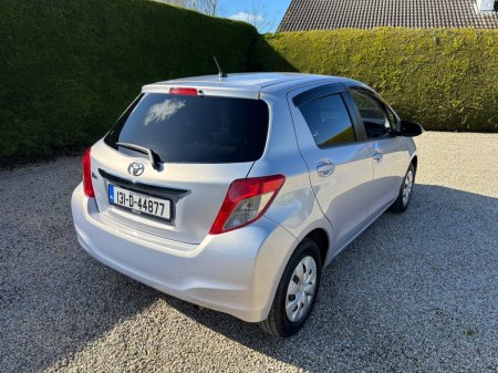 2013 Toyota Vitz - thumbnail 4