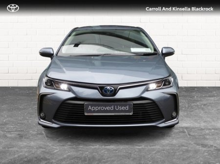 2022 Toyota Corolla Hybrid Luna Sport Saloon €27,950 thumbnail