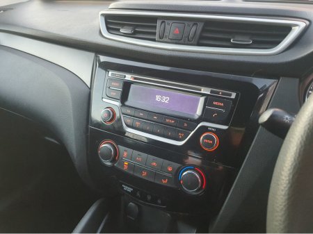 2017 Nissan Qashqai 1.2 PET XE E6 4DR (NCT 07/27) €12,950 thumbnail