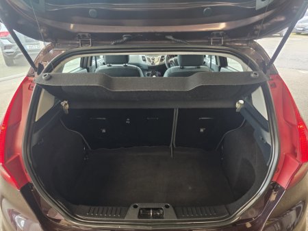 2010 Ford Fiesta - thumbnail 12