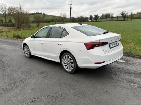 2021 Skoda Octavia STYLE 1.0 TSI 110HP DSG 4 4DR AUTO €19,000 thumbnail