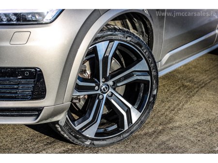 2021 Volvo XC90 RECHARGE PHEV T8 (390hp) R-Design AWD €49,995 thumbnail