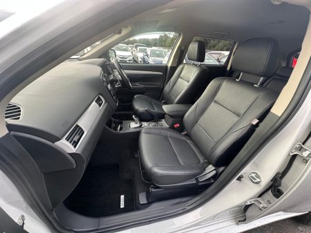 2014 Mitsubishi Outlander - thumbnail 15