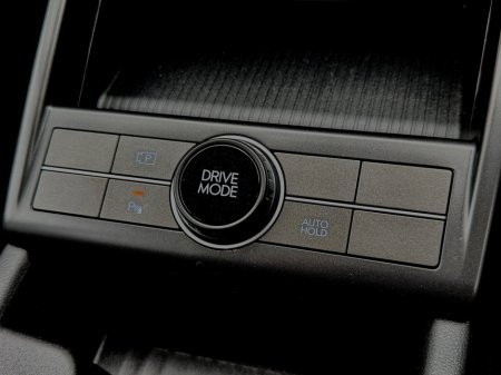 2024 Hyundai Kona 1.6 HYBRID Signature Auto €30,950 thumbnail