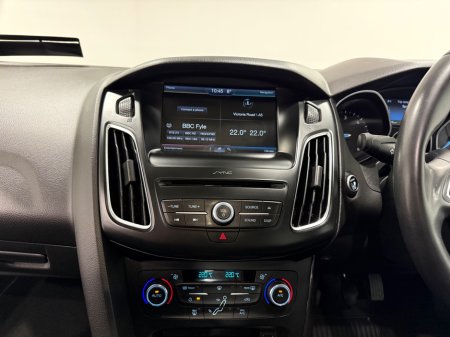 2017 Ford Focus - thumbnail 16