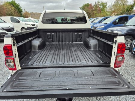2014 Toyota Hilux - thumbnail 16