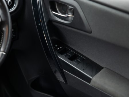 2017 Toyota Auris HYBRID LUNA 4DR AUTO €15,950 thumbnail