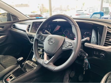 2024 Opel Grandland NOW SOLD THANK YOU www.bolands.ie Est.1955 thumbnail