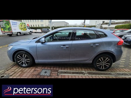 2017 Volvo V40 2.0 D2 MOMENTUM NAV + 120BHP 5DR €12,950 thumbnail