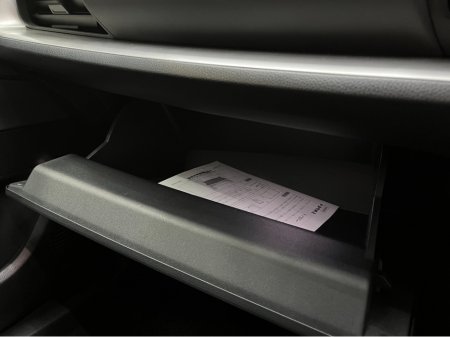 2025 Toyota Prius - thumbnail 16