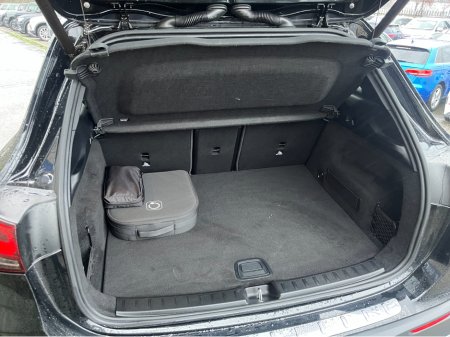 2024 Mercedes-Benz EQA 300 AMG LINE 4MATIC €34,950 thumbnail