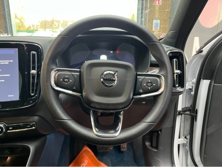 2023 Volvo XC40 - thumbnail 9